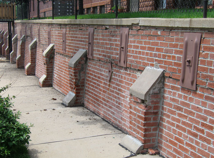 Failing Retaining Wall Repair In Illinois Missouri Concrete Retaining Walls Repair In Springfield Mo Il